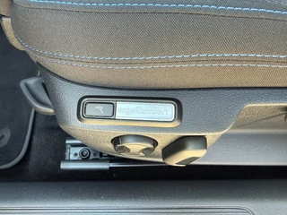 Volkswagen Passat Variant 1.4 TSI PHEV GTE * AUTOMAAT * Parkeercamera * Massage * Keyless * / 14