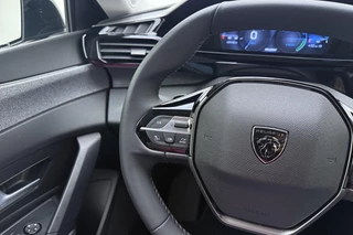 Peugeot 408 1.2 Hybrid 145 e-DCS6 Allure | Achteruitrijcamera | Dealer Onderhouden l Wireless Apple Carplay & Android Auto l TomTom Navigatie l DAB l Bluetooth l PDC l Camera l LED l Lichtmetalen Velgen / 20