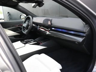 BMW 5-serie Touring 550e xDrive M-SPORT PRO | LEDER | PANO-DAK | HEAD-UP | LEDER | BOWERS & WILKINS | TRAVEL-PAKKET | SURROUND PAKKET | INNOVATIE-PAKKET | ( NWPRIJS 105.000,- ) | SOH 97.4% | / 27