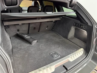 BMW 3-serie Touring 330e M-Sport Pro | LCI | Dravitgrau | 292PK | Plug-in Hybrid |Carplay | 19” | Harman Kardon | Trekhaak / 57