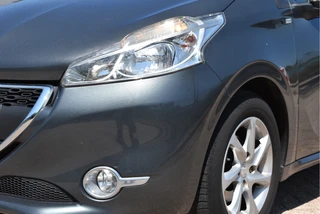 Peugeot 208 1.2 PureTech Style  | NL-Auto | Navi | Cruise Control | Airco | Bluetooth | Park.sensoren | LM-Velgen | NAP / 30