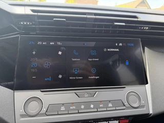 Peugeot e-308 SW Style EV 54 kWh | Demo Auto | Tot 8 jaar Garantie | Tot 420 Km WLTP | Navigatie via Telefoon | Warmtepomp | 18" Lichtmetalen Velgen | Adaptieve Cruise Control met Drive Assist | Full LED Verlichting | Climate Control | DAB Radio | Apple Carplay/Android Auto. / 23