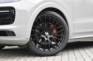Porsche Cayenne Coupé 3.0 E-Hybrid Platinum Edition *Krijt* | Sportuitlaat | Panorama | ACC | Trekhaak | Ventilatie | Achterasbesturing | Bose | Head-Up | 22'' Wielen | / 41