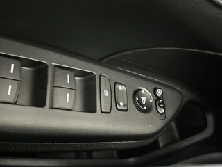 Honda Civic 1.0 i-VTEC Executive|PANO|KEYLESS|LANE ASSIST / 32