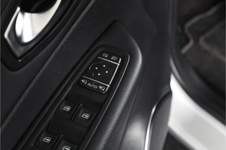Renault Captur 1.2 TCe 120 PK Intens - Automaat  | Trekhaak | Cruise | Stoelverw. | PDC | NAV | ECC | LED | LM 17" | / 42