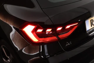 Audi A1 Sportback 30 TFSI 110pk S-Tronic S edition Sonos Keyless Stoelverwarming ACC LED Climate Control Carplay 2x S-Line / 39