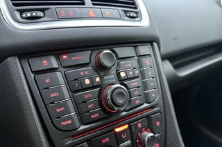 Opel Meriva 1.4 Turbo Cosmo | Navigatie | Trekhaak | Parkeersensoren | Climate control | Hoge instap | Extra getint glas | Lichtmetalen velgen / 25