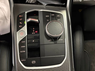 BMW 3-serie Touring 330e xDrive M-pakket facelift / Panorama-dak / head-up / 360 camera / Harman-Kardon / 37