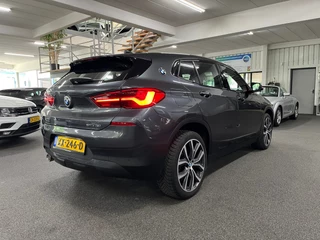 BMW X2 SDrive18i Executive / NL-auto / Navigatie / 7