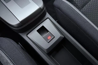 Opel Frontera Electric GS 44 kWh | Navigtatie | 8 Jaar speciale garantie | Stoel & Stuurverwarming | Camera | Dakrails | Extra getint glas | Cruise control | DAB Radio / 28