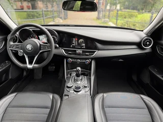 Alfa Romeo Giulia 2.0T Business / 6