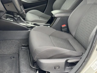 Toyota Corolla 1.8 Hybrid Business Plus / 10