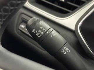 Renault Captur 1.6 E-Tech PHEV 160 Intens Groot Scherm + Navigatie | Parkeercamera | Cruise Control / 24
