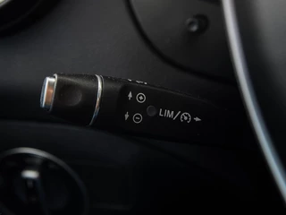 Mercedes-Benz A-klasse 180 d AMG White Art Edition Panoramadak Camera LED Stoelverwarming Sfeerverlichting Apple CarPlay/Android Auto Dealeronderhouden / 21