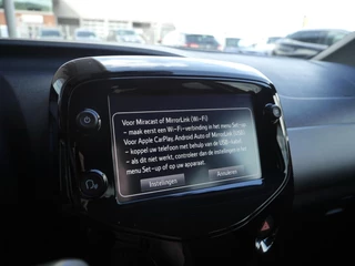 Peugeot 108 1.0 e-VTi Allure | Apple carplay | Achteruitrijcamera | Dab | Mistlampen | Zwart dak | Extra getint glas | Climate control | 5 deurs | Stuurwielbediening / 25