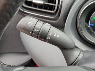Toyota Yaris 1.5 HYBRID EXECUTIVE HEAD-UP STOELVERWARMING BI-TONE PARK-SENSOREN HALF-LEDER 17"LM-VELGEN PRIVACY-GLASS / 19