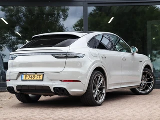 Porsche Cayenne Coupé 3.0 E-Hybrid Pano Achterasbesturing Krijtgrijs Luchtvering Softclose Stoelkoeling SOH 88,7% / 4
