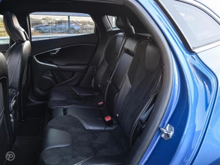 Volvo V40 2.0 D3 150 PK Business Sport R-Design Panoramadak Harman Kardon LED Standkachel Trekhaak Stoelverwarming 18" / 14