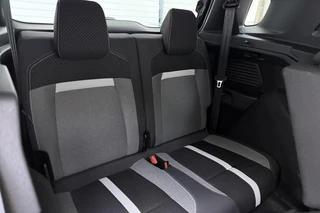 Opel Frontera 1.2 Turbo 145pk Hybrid Automaat GS 7 persoons | 8 Jaar speciale garantie | Navigatie | Stoel- en stuurverwarming | Verwarmbaar voorraam | Dakrails | Achteruitrijcamera | Climate control | 17" Lichtmetalen velgen / 18