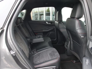 Ford Kuga 2.5 PHEV 225PK ST-Line X | Trekhaak / 34