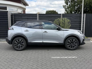 Peugeot e-2008 GT Pack 50 kWh 136PK Automaat Navigatie, Achteruitrijcamera, Keyless, Stoelverwarming, Adaptieve Cruise Control / 10