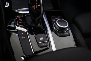 BMW X4 xDrive20i X-Line High Executive | PANORAMADAK | HEAD UP | STUURVERWARMING | TREKHAAK | 19" / 43