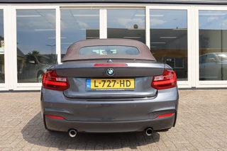 BMW 2 Serie Cabrio M235i xDrive Centennial High Executive Cruise Control, Airco, Apple Carplay, Camera, Navigatie, Prijs Is Rijklaar Inclusief 6 Maanden Garantie / 7