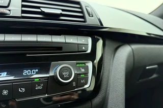 BMW 3-serie Gran Turismo 320i High Executive Edition | Lederen bekleding | M Sport pakket | Trekhaak | Stoelverwarming | Keyless | Navigatie | Weinig kilometers | Climate control / 35
