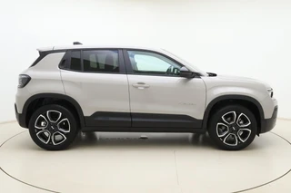 Jeep Avenger 1.2 e-Hybrid 110pk Automaat Summit | Navigatie | Achteruitrijcamera | Adapt. Cruise control | Climate control | Elektrische achterklep | Keyless | 18" Lichtmetalen velgen | 8 jaar garantie / 10
