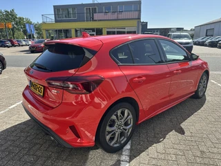 Ford Focus 1.0 EcoBoost Hybrid ST Line X  | Adapt. Cruise | Apple/Android | Stuur- en stoelverwarming | Keyless | PDC v+a incl. camera / 10