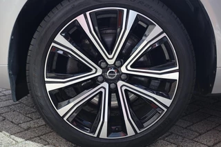 Volvo XC60 T6 Recharge AWD Plus Bright | Stoelverwarming | Trekhaak  | Parkeercamera | Panoramadak | Long Range |   Memory Stoelen | Keyless / 18