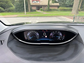 Peugeot 3008 1.2 PureTech Blue Lease Executive / 25