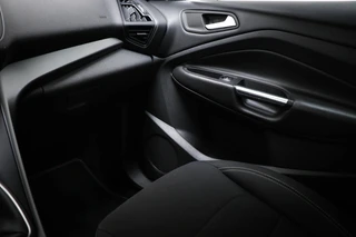 Ford Kuga 1.5 EcoBoost Trend Ultimate | CLIMA | VOORRUITVERWARMING | APPLE | TREKHAAK | 18" / 37