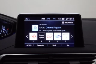 Peugeot 3008 1.2 PureTech Crossway 130 PK | Navigatie | Camera | Climate contro| Keyless | Lichtmetalen velgen | Extra getint glas | Cruise control / 22