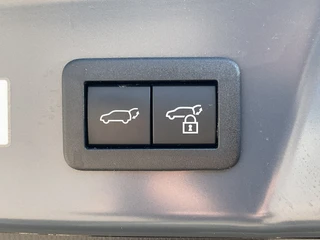 Toyota Prius 2.0 Plug-in Executive Carplay Pano.dak Stoel/Stuurverw. PHEV / 22