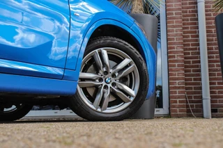 BMW X1 xDrive25e High Executive M sport | 1e eigenaar | Dealer onderhouden | Panoramadak | Apple Carplay | Camera | LED adaptief | Head-up | Stoelverwarming | Cruise control / 47