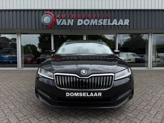 Škoda Superb COMBI 1.5 TSI ACT Business Edition - Automaat Stoelverw. Navi Camera 17inch LMV / 44