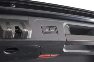 Volkswagen Passat Variant 1.5 TSI 150pk DSG 2x R-Line Panoramadak Leder Camera Stoelverwarming Virtual Cockpit / 48