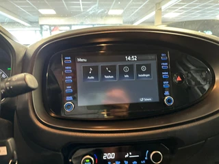 Toyota Aygo X 1.0 VVT-i MT first / apple /stoelverw /cruisec /camera/pdc/clima/boeken / 17