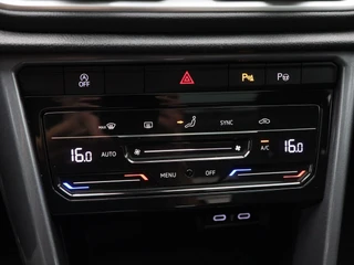 Volkswagen T-Roc 1.5 TSi 150 Pk Automaat Style | Carplay | IQ.Light LED | Panoramadak | Virtual Cockpit | Adaptive Cruise | 17 Inch / 29