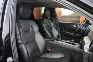 Volvo XC60 T6 Recharge AWD Plus Dark | Stoelverwarming | Trekhaak |  Parkeercamera | Panoramadak  | Longe Range | Pilot Assist | BLIS | Leder | Glossy Black | Keyless / 31