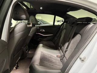 BMW 3-serie 320e Sedan SOH 98% M-sport Pano Brooklyn Grau / 30