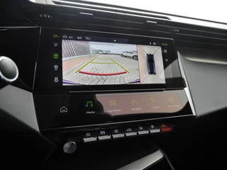 Peugeot 308 1.2 Hybrid 145 e-DCS6 GT € 6000,- DEMOVOORDEEL! | AGR stoelen | Stoel en stuurverwarming | Camera rondom | Adaptieve cruise control | Panoramadak | Afneembare trekhaak | Full led | 18 inch lichtmetalen velgen / 37