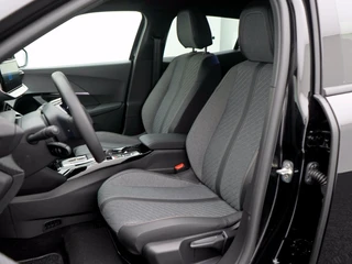 Peugeot e-2008 EV Allure 54 kWh - Private lease 549 pm / 13