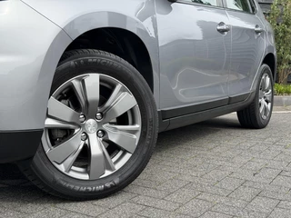 Peugeot 2008 Blue Lion 1.2 PureTech 130PK Navigatie, Parkeersensoren Achter, Panoramadak, Trekhaak, Airco / 2