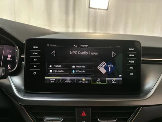 Skoda Kamiq 1.0 TSI 110pk Business Edition LED Stoelverwarming Navigatie Parkeersensoren Virtual Cockpit / 22