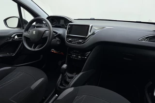 Peugeot 208 1.2 VTi Envy / 16