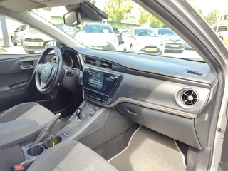 Toyota Auris 1.8 Hybrid DYNAMIC ULTIMATE / 2