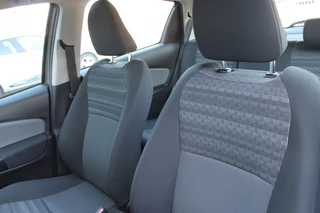 Toyota Yaris 1.3 VVT-I ASPIRATION Navigatie / Trekhaak / Cruise control / 19