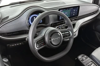 Fiat 500 3+1 Icon 42 kWh Panoramadak Apple CarPlay Camera 16" / 6